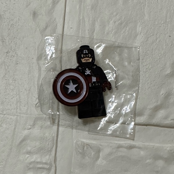 Lego x Captain America Pin - Picture 8 of 8